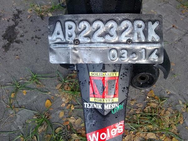 :D di parkiran motor