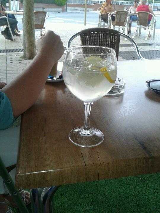 Hace el día perfecto para tomarse algo fresquito en nuestra #terraza de #Tanos, ¿no creéis? #Torrelavega #verano