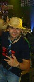 Fc_Fabrishow's tweet photo. O mês junino chegou, e com ele a saudade de ver o Fabrishow arrasando nos palcos :/ O matutinho mas lindo do mundo! http://t.co/r88qrrKgcp