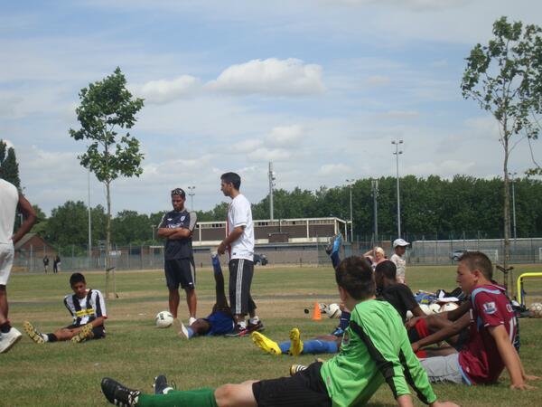 bajluggah's tweet photo. demonstrating warms up a 11 a side team  before a training session http://t.co/iW6ox56jHp