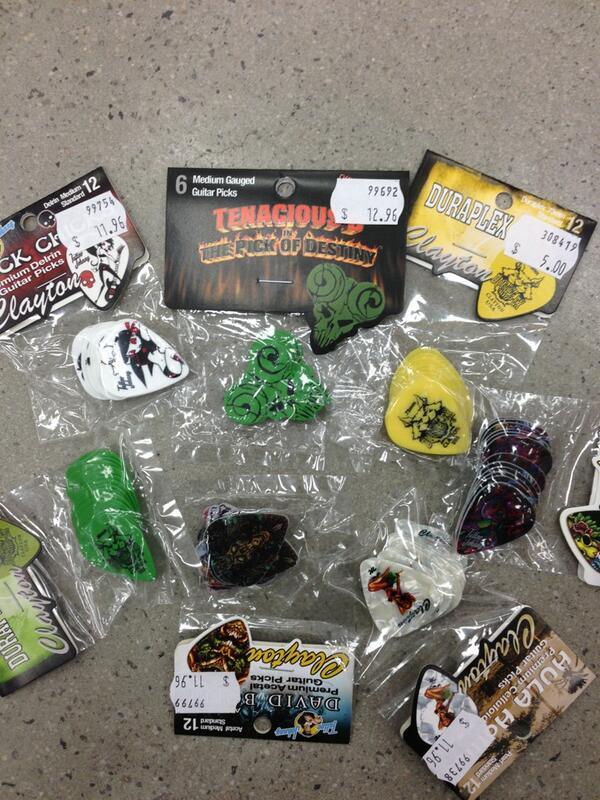WayneB_JBaus's tweet photo. JB Hi Fi Waurn Ponds! Take your pick! http://t.co/rVCx3WTcJY