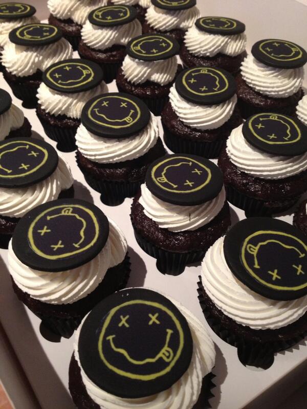 GetCupcakedAus's tweet photo. Nirvana cupcakes! #smellsliketeenspirit http://t.co/n8YQZqbzXz