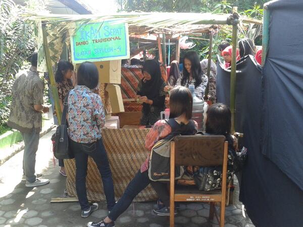 salah satu Stand Makanan di #KebonSeni2013