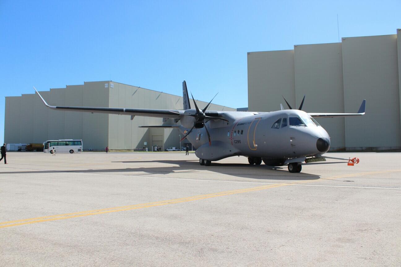 BLbHLjdCMAANcFP.jpg:large