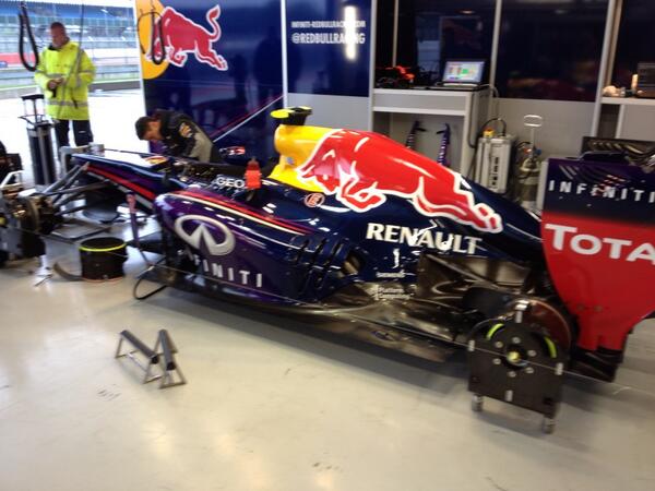 MW's car on set up wheels. This thing sticks to the track even when it's raining hard. Bit lively in slow corners.Wow