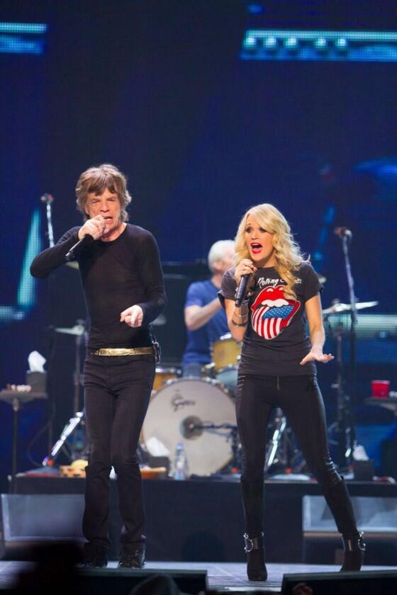 mtvua's tweet photo. Керрі Андервуд виступила на одній сцені із "The Rolling Stones" у Торонто. http://t.co/YK3H1GRsdw