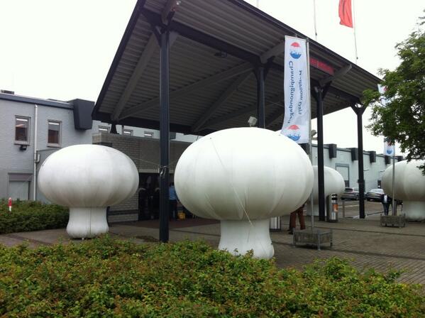 BDRobertVanLith's tweet photo. Champignondagen in de @Brabanthallen beginnen vandaag. #champignonsleague http://t.co/q6432KLt3b