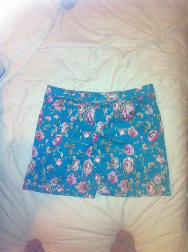 rossdavo1's tweet photo. @SamuelDustow check out these shag!! Cheeky tailor made pair of shorts!! #slightlylooklikeaskirt  #sickshorts http://t.co/nAGnO1FtR0
