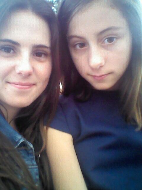 _Andreeea's tweet photo. Hoy es el cumple de mi enana, la que apesar de todo la quiero muchísimo. Pequeña, que te me haces mayor. Te quiero. http://t.co/xs9HEAPz5T