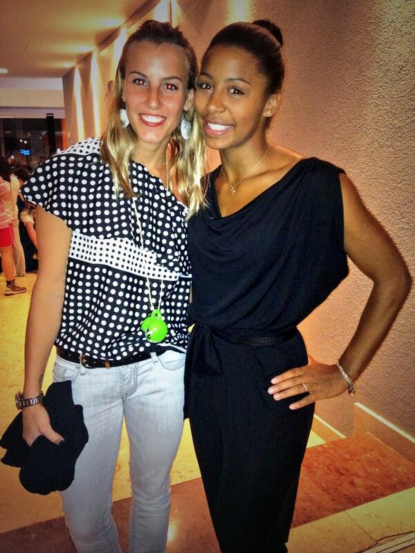 VolleySC's tweet photo. β@TCagnotto: β@JennAbel91: Avec la belle @TCagnotto #GreatDiver #awsomeGirl #3m #WsMexico2013 http://t.co/mHds61jHsLββ orgoglio tricolore