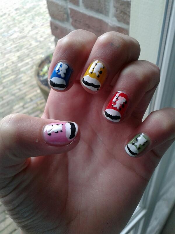 Hoiikbentes's tweet photo. Nagels gelakt :) http://t.co/dLWf7kiyrA