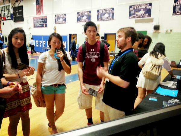 EndeavoristOrg's tweet image. There&apos;s swarms of awesome kids here! @WhotheFisSteve can handle it. #freescience