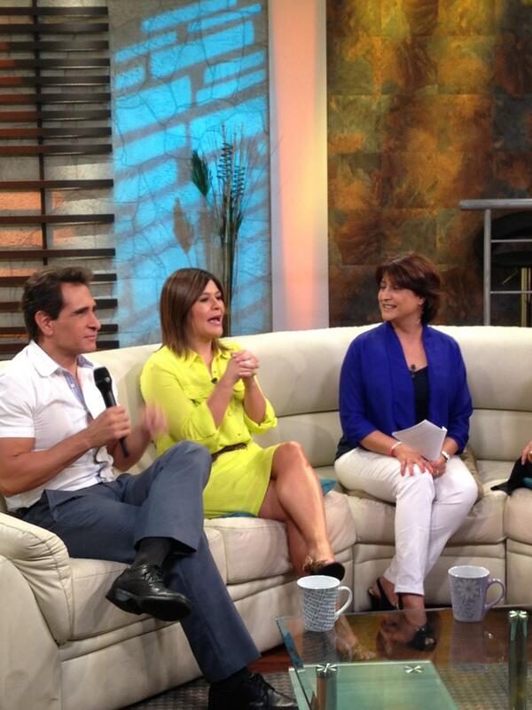 nuestro_dia's tweet photo. Muy interesante nuestro tema de hoy con BLanca Almeida véalo por @CadenaTres_Mx http://t.co/JsZXujLsMI
