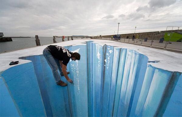 Micro_Ch's tweet photo. ARTE CALLEJERO! El artista alemán Edgar Müller es especialista en engañar a los ojos jugando con la perspectiva... http://t.co/ONQXYQ0SM7
