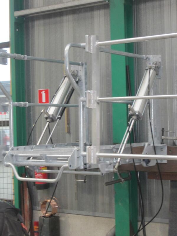 hansestaalbouw's tweet image. Nieuw in onze productielijn: de #klaptrap! Door productie in eigen beheer korte levertijd en #maatwerk mogelijk!