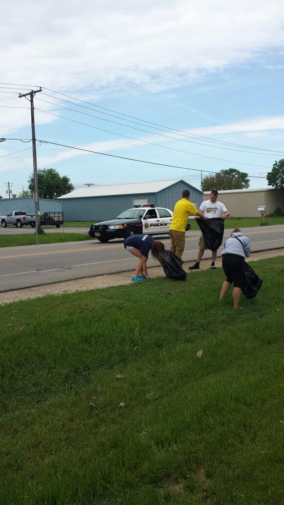Community clean up effort by the students of Turner High School. <a href="/BeloitDailyNews/">BeloitDailyNews</a>