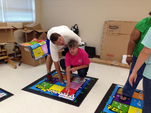 DebbyMitchell2's tweet photo. Elem folks in Pulaski County. @geomotiongroup  @FlixErcise  math twister http://t.co/K57nGJowKG