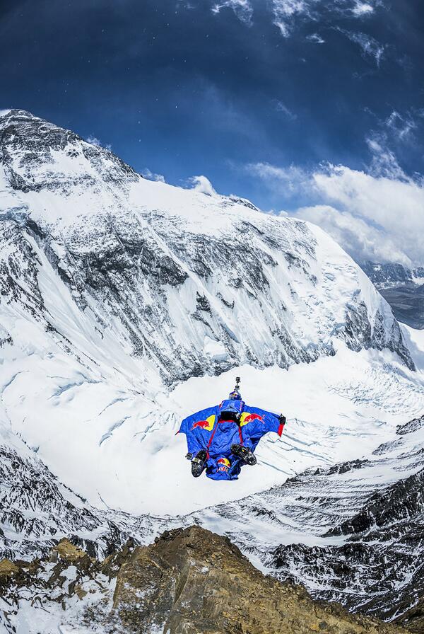 “@RedBulletinUSA: BASE jumping from Mt. Everest. win.gs/12MRhAP ” <a href="/aleajaf/">Alejandro Aja</a>