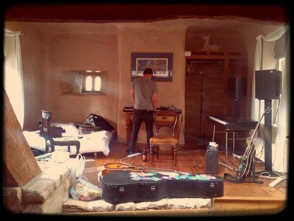 emilymonroe13's tweet image. “@whiteliesmusic: Writing session for album 3 in Bath http://t.co/02pWutHU3t” EEEEEEEEEEEEEEE! #tinybitexcited