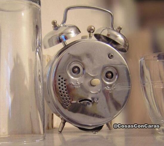 CosasConCaras's tweet photo. ¿Es la hora o no? Estoy confundido... http://t.co/xRPRR8xVl0