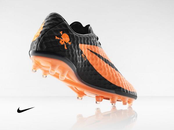 Nike Football on "The anatomical last increases the snug fit and ball-to-foot feel. #Hypervenom http://t.co/YicXgCp48h" / Twitter