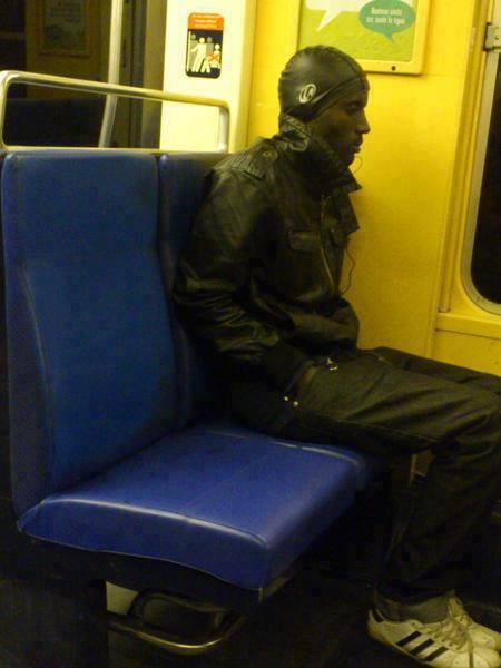 Khamsa5tours's tweet photo. Renoi fragile la hess il a mis un bonnet de bain #AprèsCaPlusRienNeMeChokeraMtn http://t.co/oqcmy98DgG