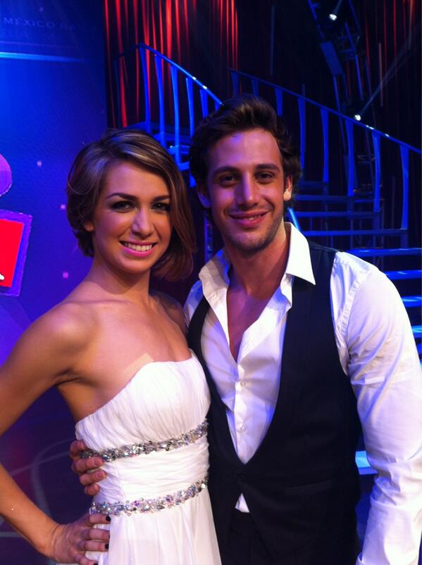 Navarro_Hector's tweet photo. Para todas sus fans! Aquí tienen a @lambgarcia con su pareja de baile en @MexicoBaila_Tv #MexicoBaila http://t.co/SIHsM7ibNw