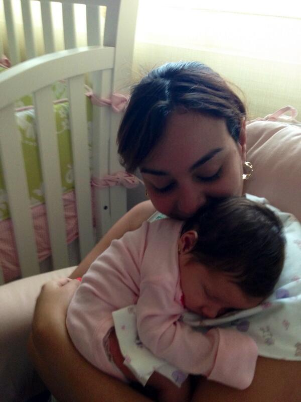 fulacj's tweet photo. Durmiendo con tía @anna_mae11 http://t.co/U29CqwfKXm