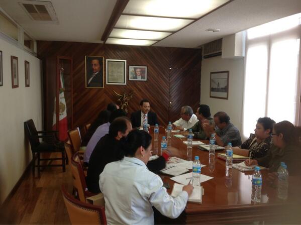 HectorSerranoC's tweet photo. Parte del trabajo que más disfruto es reunirme con vecinos; hoy dialogué con la 'Org. Valle de las Luces' Iztapalapa http://t.co/t4k3h5B5X0
