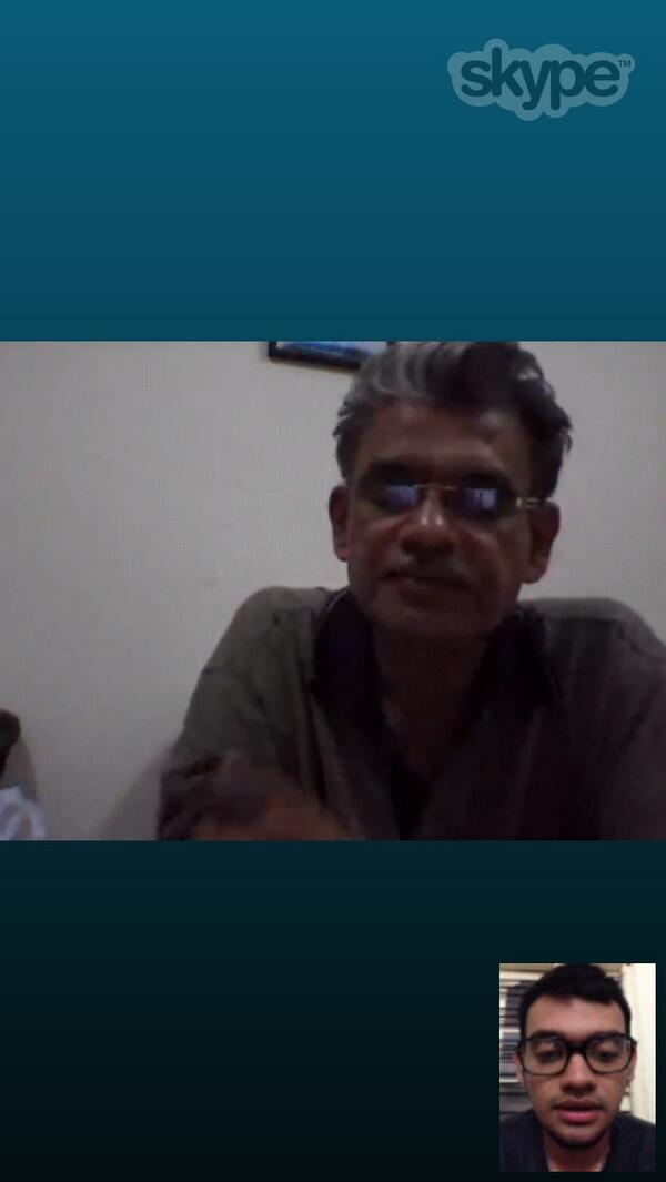 aaronpaulos's tweet image. Late night/early morning daddy Skype. #luvmuhdaddy #papapaul