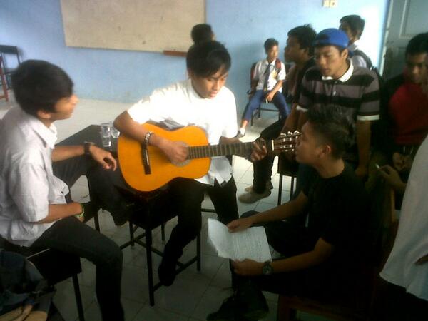 Siap-siap menghibur SMAN 11 Maros! Are you ready to rockk?!