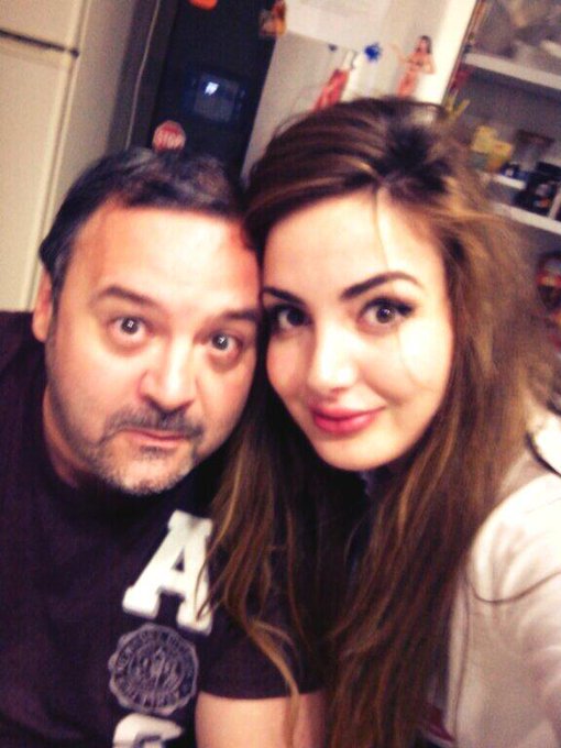 En casa con el papi... buenas noches! http://t.co/VirI1dtnAt