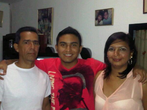 luis_yoli's tweet photo. La vida nos bendice con personas únicas. Los quiero #Yolanda y #Luis http://t.co/D1BoYzhOxH