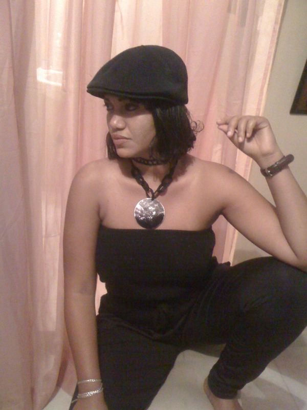 kennelin1's tweet photo. Noche de tragos fuera de casa y sola.... http://t.co/uyo2gXhoda