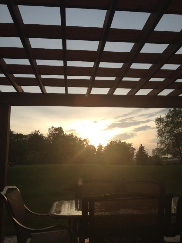 JordanJenson_18's tweet image. What is that strange light coming from the sky!?!? #unknownobject