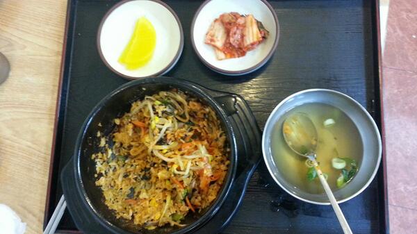 back_doosan's tweet photo. 강남 고속터미널 7,000원 짜리
돌솥비빕밥 ... http://t.co/hz0toniJJl