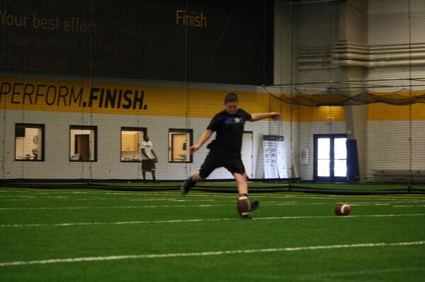 riggsfootball's tweet image. Austin executing a successful kickoff. #touchback #thinkfootball #riggsfootball