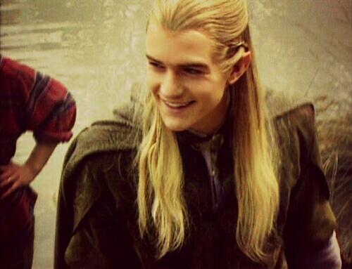 Legolas_both's tweet photo. (ยืนยิ้ม) http://t.co/d4AkJLe9gq