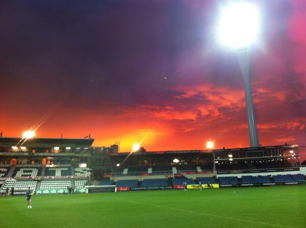 GeelongCats's tweet photo. No need for words... #dawntodark http://t.co/TcU41hKApE