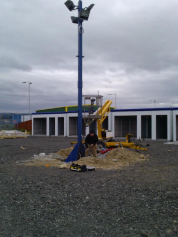 caleyselfstore's tweet photo. Thanks to Paul Beaton for braving the strong winds to put up our floodlights.:-) http://t.co/bz4qCCdXyb