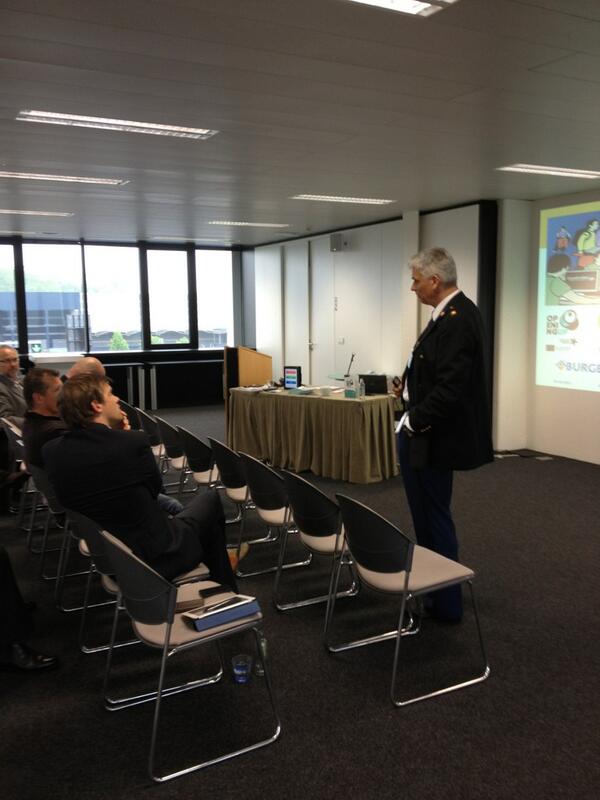 Infopolbe's tweet photo. Social media en #compronet seminarie met @elledejonge #infopol http://t.co/NuLx7gEPmk