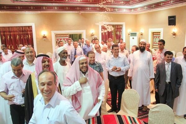 bqrafi's tweet photo. #حفل_تكريم_منسوبي_كلية_الآداب_بينبع

إما سألت فإنـا معشـر نـجب  
لأزد نسبتنا والماء غسان http://t.co/36WQ0mFPE4