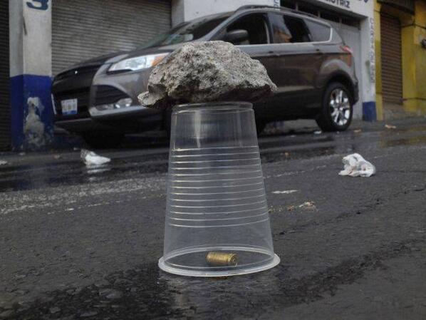 elisaalanis's tweet photo. “@patoloquasto: “@DrZeuz: Tecnología de punta mexicana #CSImx (poner rola de The Who) http://t.co/Xqc5c5nMvQ”/Jajaja #Win #CSITepitoUnit”/:D