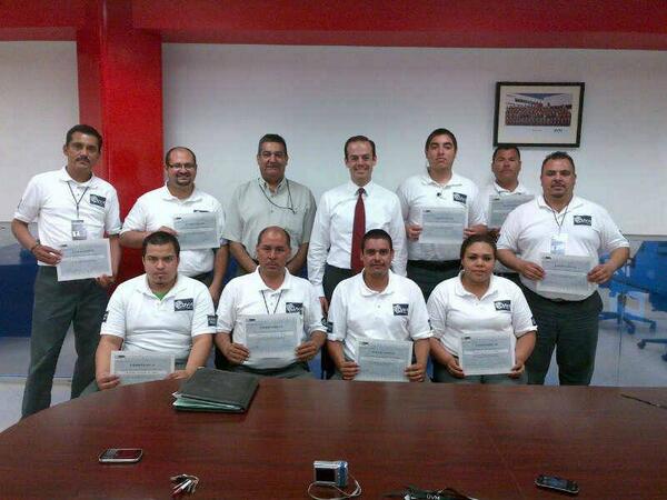 UVMMexicali's tweet photo. Para continuar con un Campus Seguro UVM capacita al personal de seguridad. http://t.co/91WdbKcC5Q