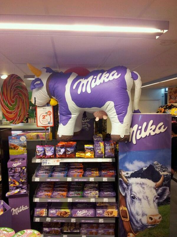 na m&amp;m mini store nu de milka koe in de winkel