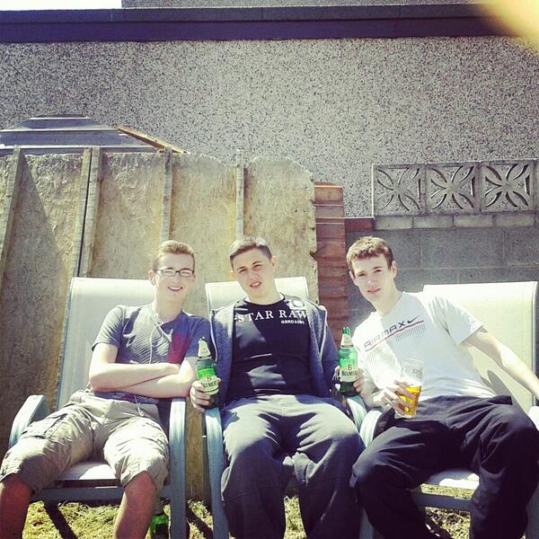 Bradmitchell63's tweet photo. In #wales with the #boys #drinking #drunk #tunes #music #bulmers http://t.co/HUsMR6pwJB