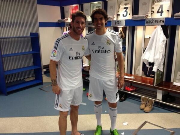SergioRamos's tweet photo. Os dejo foto con la nueva camiseta..!! http://t.co/3MZH2J7wgw