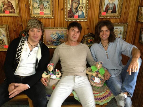 Korshunov_Nana's tweet photo. Группа На-на и бурановские бабушки! #alibasov #music #korshunov_nana #politov #Zherebkin http://t.co/RJ478oGeAm