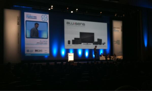 CynGerlinger's tweet photo. Impresionante speech del Presidente de @Blusens en @hemesic con @SusanaParellada de Bcn. #mkt  #innovacionytalento http://t.co/KsC0vXs7V7