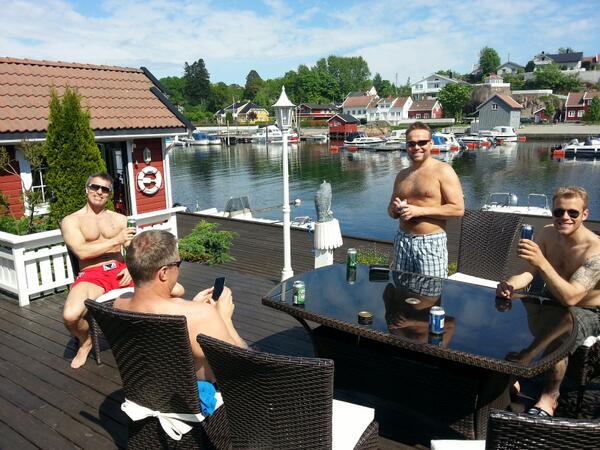 thoperss's tweet photo. @Romerike110 neppå sørlandet er det ikke lyn og torden.Hils alle mannskapene som kjører på br.alarmer. D-laget NRBR. http://t.co/Cq1sr3mbrv